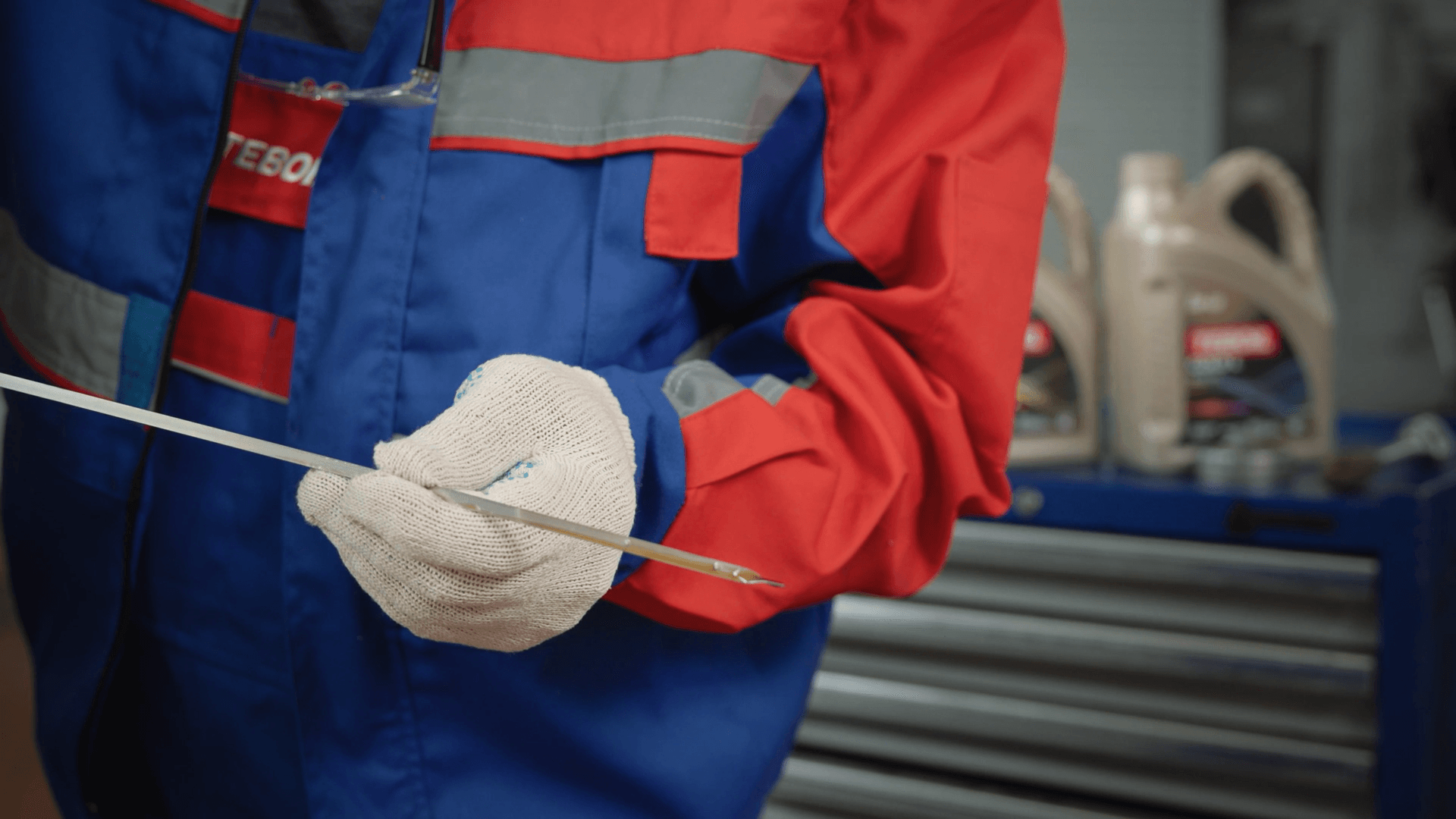 Сколько масла заливать в двигатель Renault Logan: объемы для 1.4 и 1.6, советы по замене